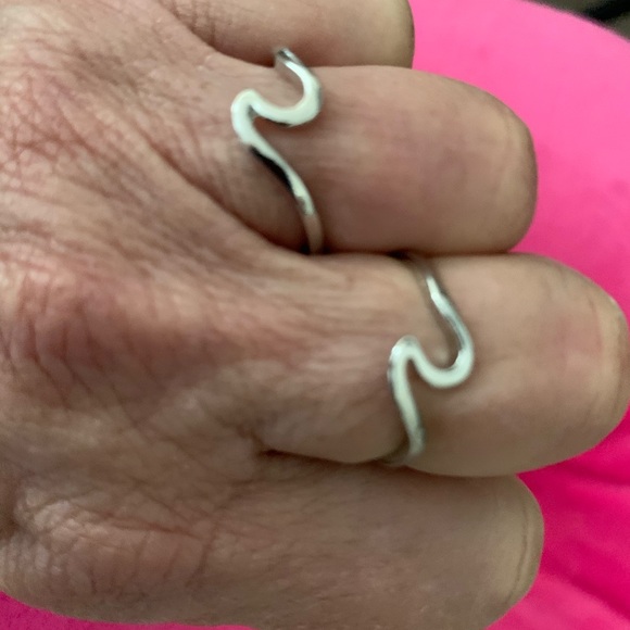 Single silver wave ring - Picture 3 of 3